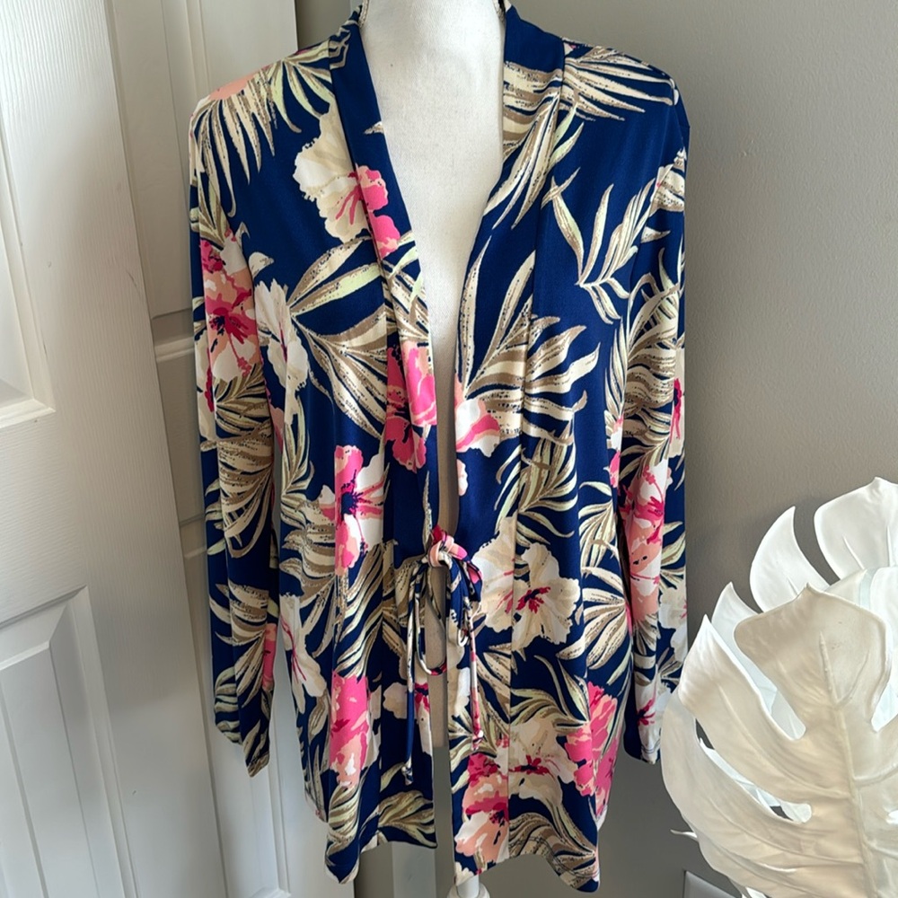 Beautiful- Front tie light jacket/coverup-EUC